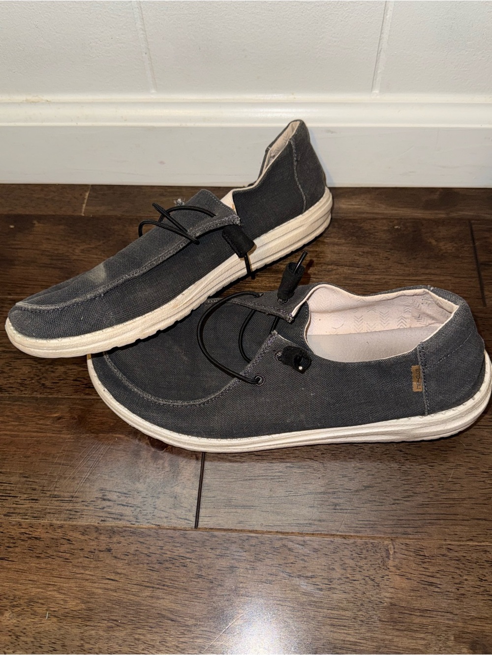 Hey Dude Wendy Chambray Women’s Size 10 Gray Slip On Lightweight Loafers - Picture 4 of 6
